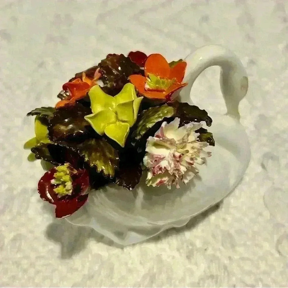 Vintage Royal Adderley Bone China Floral Swan Figurine Made in England - Picture 4 of 6